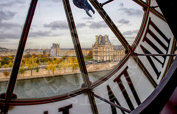 LimitedEdition_Paris_ThroughClock